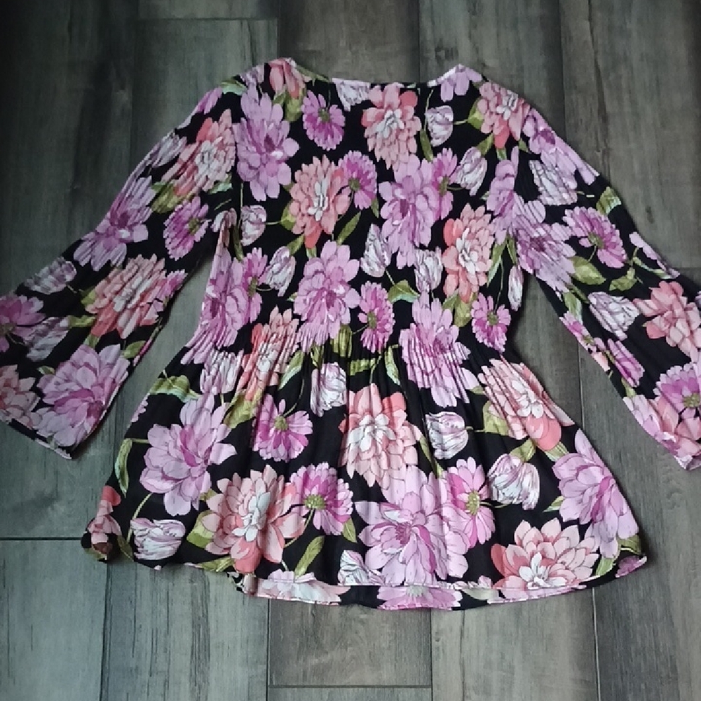Floral & Ivy Bell Sleeve Blouse - Pink and Black - Picture 9 of 9